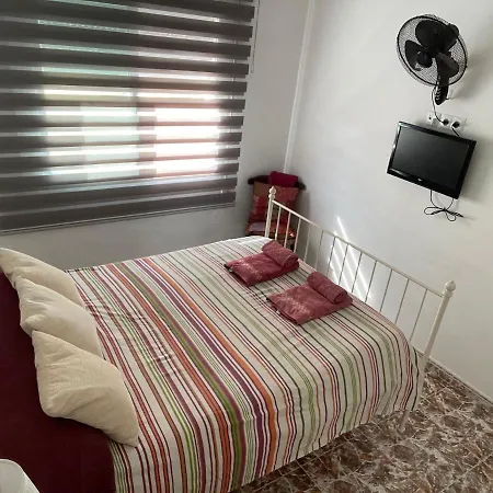 Flores Bliss Homestay Sitges